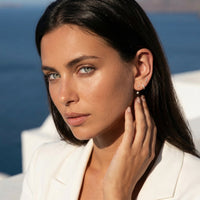Boucles d'oreilles pendantes barre Boucle Dualité portées, zirconium, argent 925 plaqué or 18 carats – Soreli Paris