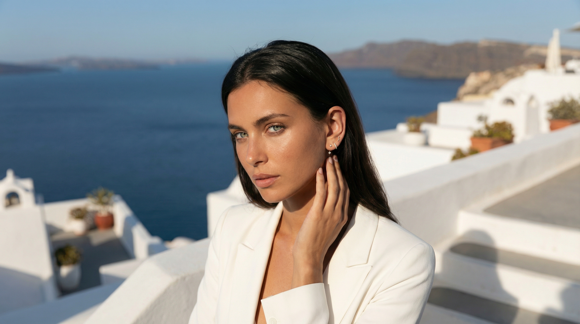 Certaines silhouettes ne s'inventent pas, elles se composent.